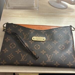 Louis Vuitton Clutch/Wristlet/Crossbody Bag